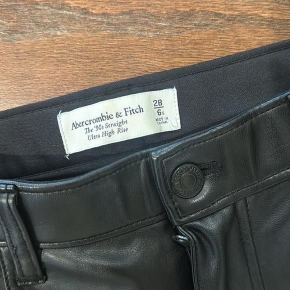 Abercrombie & Fitch 90s straight ultra high rise faux leather pants, size 6 - Picture 6 of 9